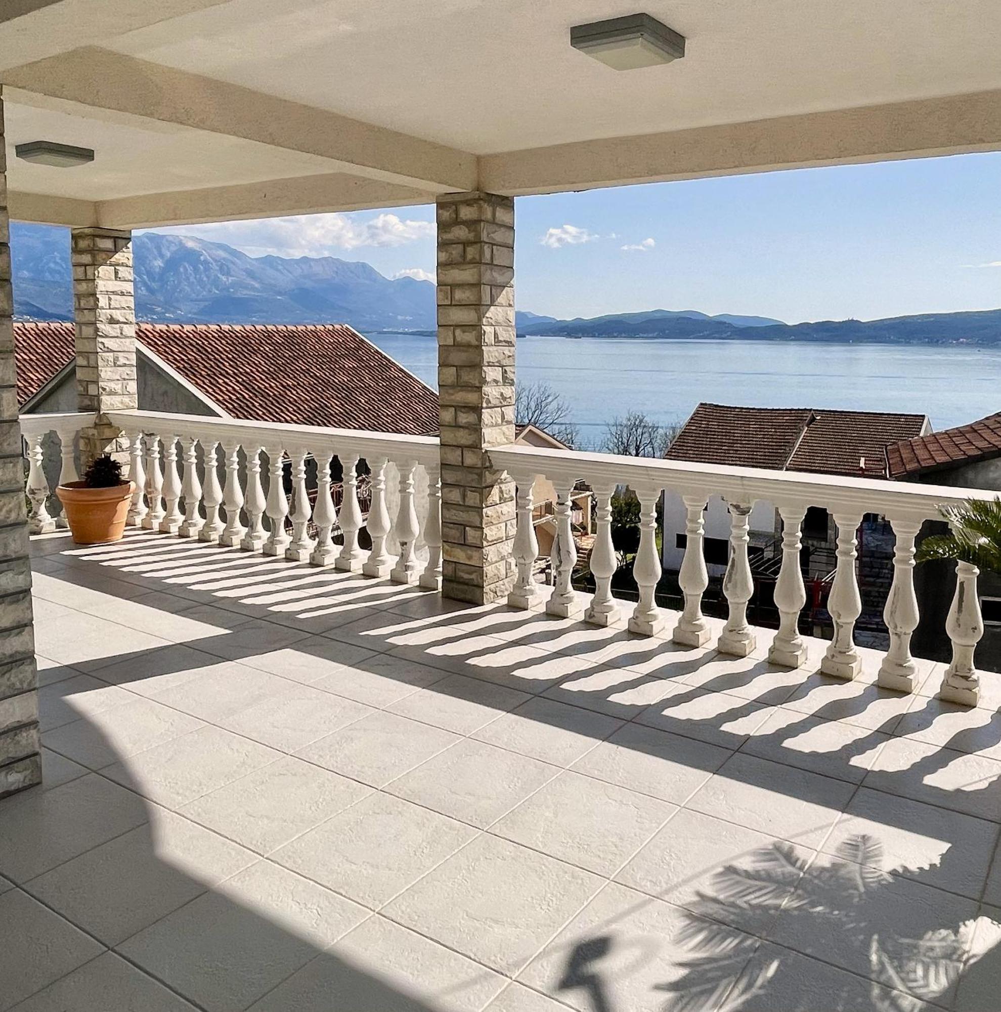 Family House With Pool & Sea View Aparthotel Bijela Exterior photo