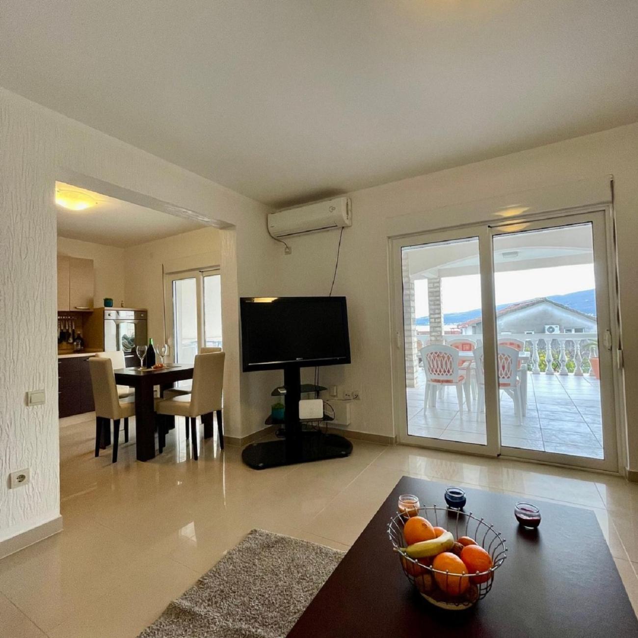 Family House With Pool & Sea View Aparthotel Bijela Exterior photo