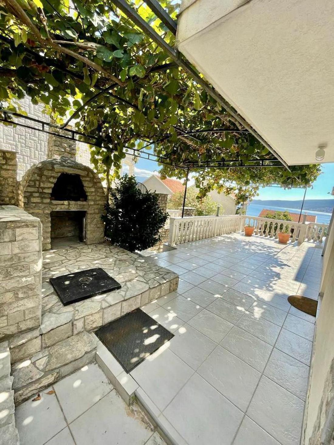 Family House With Pool & Sea View Aparthotel Bijela Exterior photo